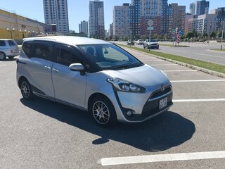 2015 Toyota Sienta II, серебристый, 1260000 рублей, вид 2