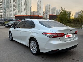 2021 Toyota Camry VIII (XV70) Рестайлинг, белый, 2850000 рублей, вид 4