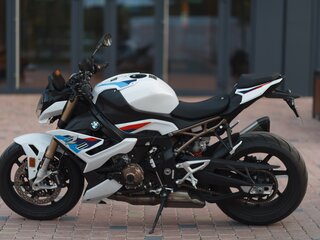 2022 BMW S 1000 R, белый, 1549000 рублей, вид 4