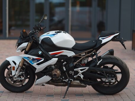 2022 BMW S 1000 R, белый, 1549000 рублей, вид 4