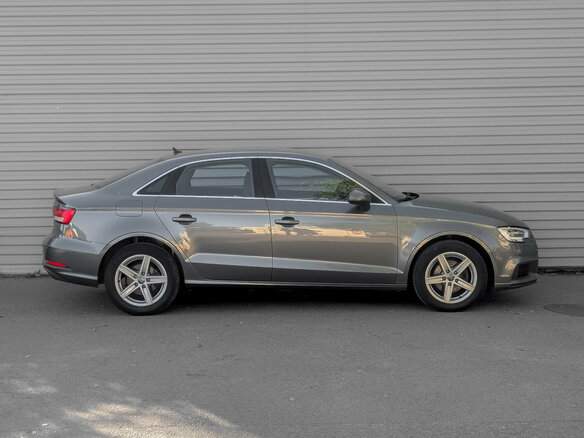 2019 Audi A3 III (8V) Рестайлинг, серый, 2375000 рублей - вид 3