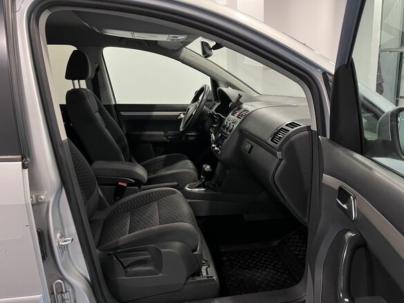 2010 Volkswagen Touran I Рестайлинг, серебристый - вид 25