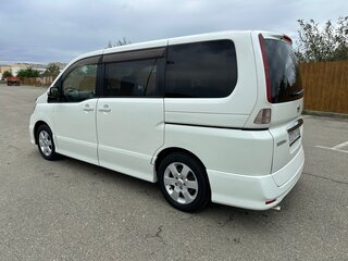 2010 Nissan Serena III (C25), белый, 1120000 рублей, вид 3