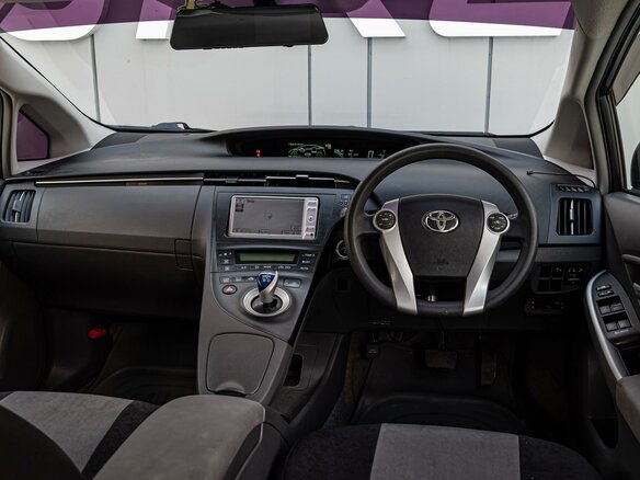 2011 Toyota Prius III (XW30), зелёный - вид 5