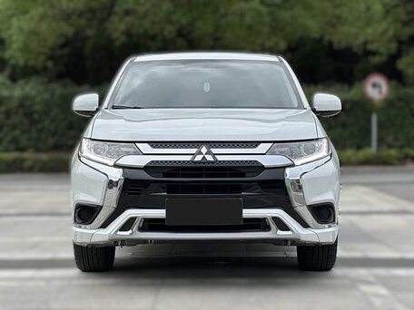 2022 Mitsubishi Outlander III Рестайлинг 3, белый, 2900900 рублей, вид 3