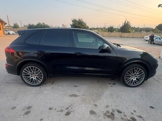 2018 Porsche Cayenne Diesel II Рестайлинг (958), чёрный, 3600000 рублей, вид 4