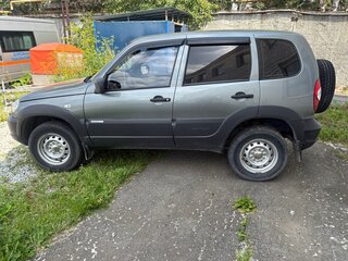 2012 Chevrolet Niva I Рестайлинг, серый, 575000 рублей, вид 4