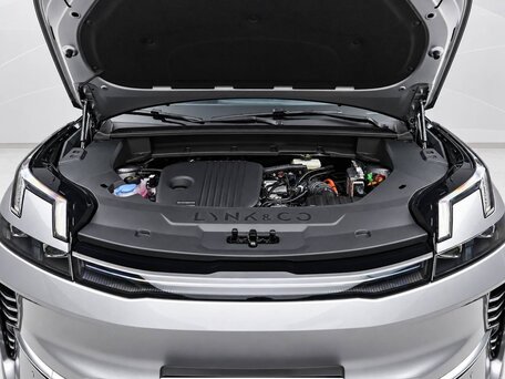 2026 Lynk & Co 08 EM-P 38.2 kWh I Рестайлинг, серебристый, 5490000 рублей, вид 3