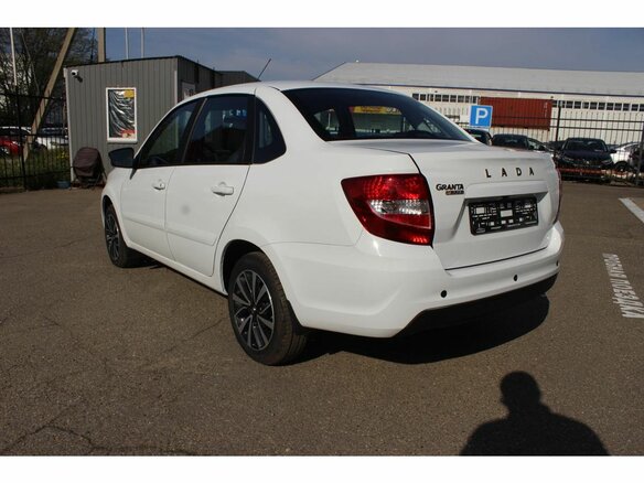 2026 Lada (ВАЗ) Granta I Рестайлинг, белый - вид 3