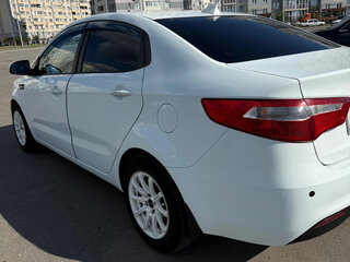 2013 Kia Rio III, белый, 845000 рублей, вид 3