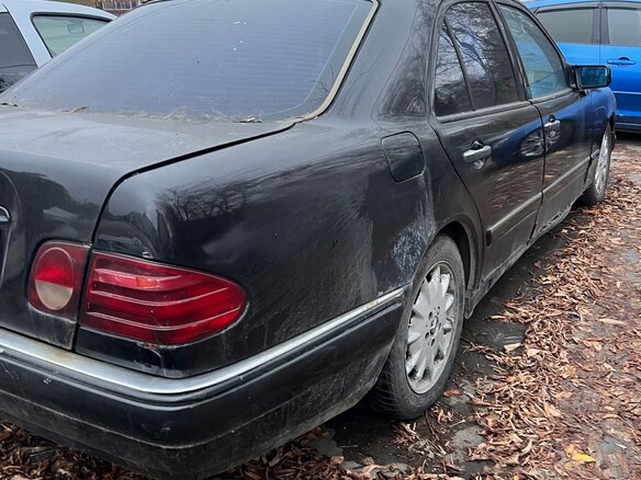 1999 Mercedes-Benz E-Класс 240 II (W210, S210), чёрный, 230000 рублей - вид 3