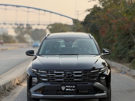 2025 Hyundai Tucson SWB IV Рестайлинг, чёрный, 4215200 рублей, вид 2
