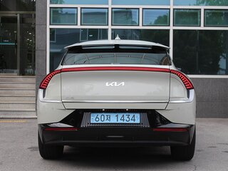 2022 Kia EV6 Long Range I, бежевый, 3300000 рублей, вид 4