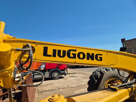 2013 LiuGong Автогрейдеры, золотистый, 2950000 рублей, вид 3