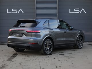 2020 Porsche Cayenne III, серый, 8690000 рублей, вид 5