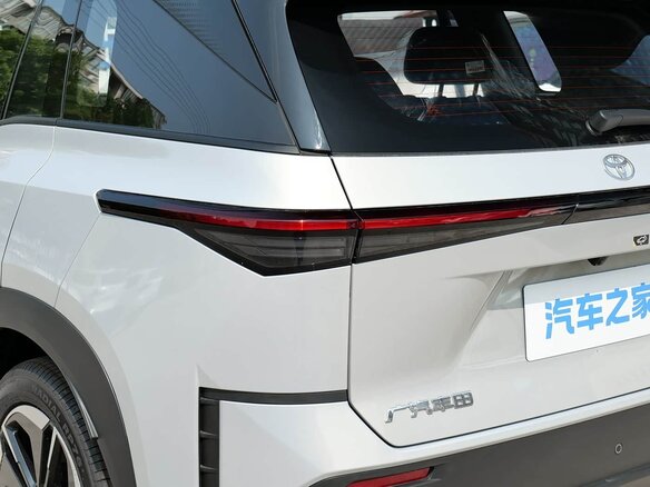 2026 Toyota bZ3X 50 kWh, серебристый, 2340000 рублей - вид 15