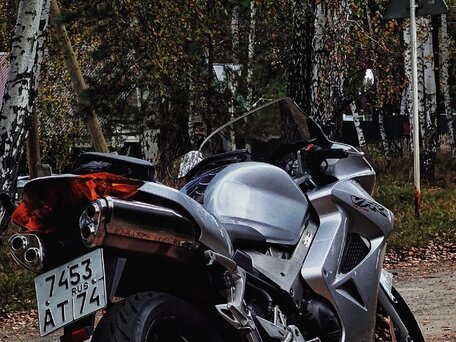 2002 Honda VFR 800, серебристый, 580000 рублей, вид 1