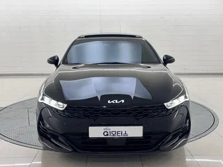 2022 Kia K5 III, чёрный, 2205000 рублей, вид 1