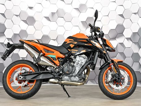 2023 KTM 890 Duke, чёрный, 899000 рублей, вид 3