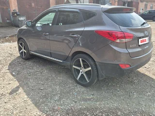 2013 Hyundai ix35 I Рестайлинг, коричневый, 840000 рублей, вид 2