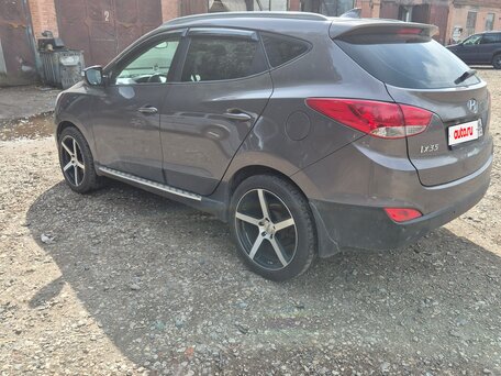 2013 Hyundai ix35 I Рестайлинг, коричневый, 820000 рублей, вид 4