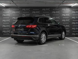 2020 Volkswagen Touareg III, серый, 4890000 рублей, вид 3