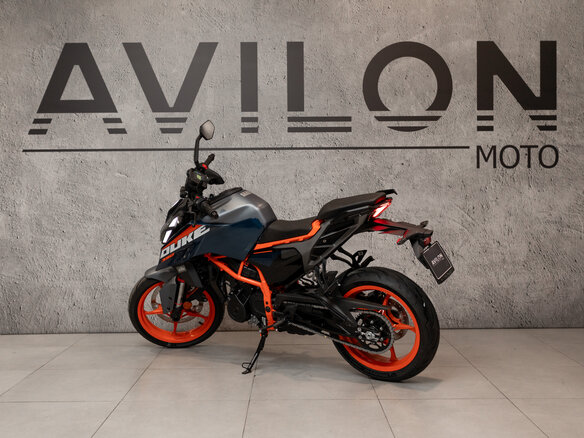 2025 KTM 390 Duke, синий, 699000 рублей - вид 3