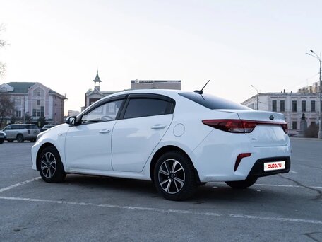 2017 Kia Rio IV, белый, 1150000 рублей, вид 3