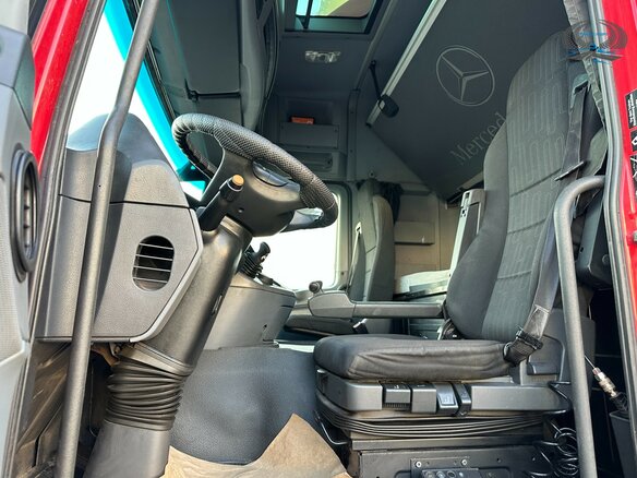2017 Mercedes-Benz Actros, красный, 4200000 рублей - вид 16