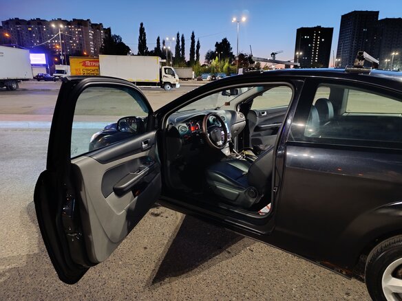 2010 Ford Focus II Рестайлинг, чёрный, 420000 рублей - вид 5