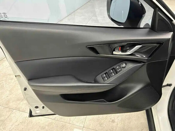 2023 Mazda CX-4 I Рестайлинг, белый, 1800000 рублей - вид 12