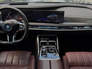 2024 BMW 7 серии 750e xDrive VII (G70), чёрный, 13300000 рублей, вид 5