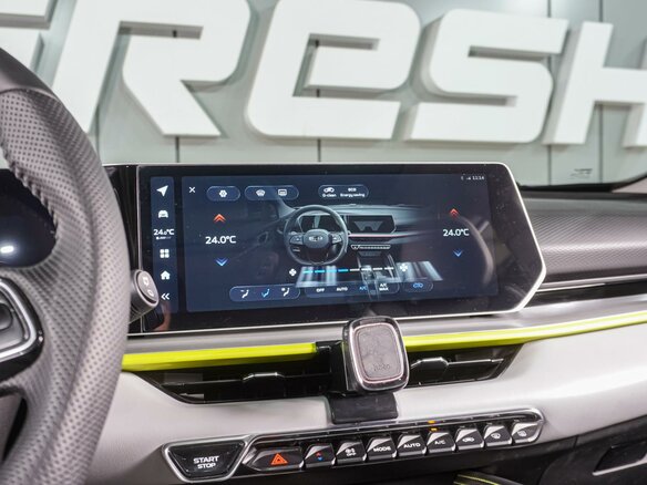 2024 Geely Coolray (Binyue Cool) I Рестайлинг, белый, 2049000 рублей - вид 13