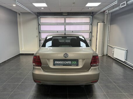 2016 Volkswagen Polo V Рестайлинг, бежевый, 915000 рублей, вид 5