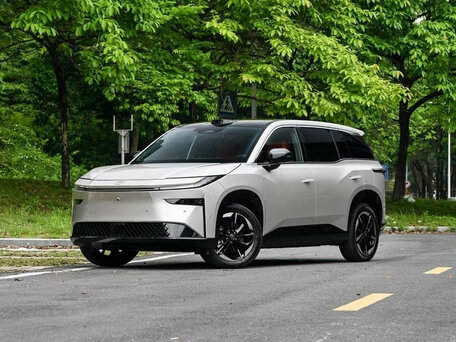 2026 Toyota bZ3X 58.3 kWh, серебристый, 2780000 рублей, вид 1