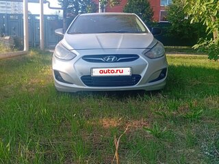 2011 Hyundai Solaris I, серебристый, 650000 рублей, вид 3