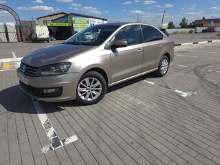 2015 Volkswagen Polo V Рестайлинг, бежевый, 990000 рублей, вид 4