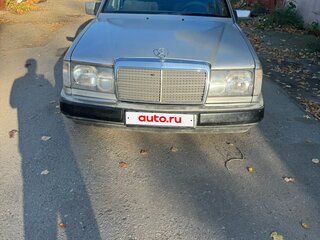 1994 Mercedes-Benz E-Класс 220 I (W124), серебристый, 350000 рублей, вид 1