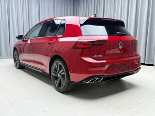 2023 Volkswagen Golf VIII, красный, 1650000 рублей, вид 2