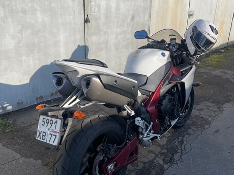 2009 Yamaha YZF-R1, белый, 1500000 рублей, вид 2