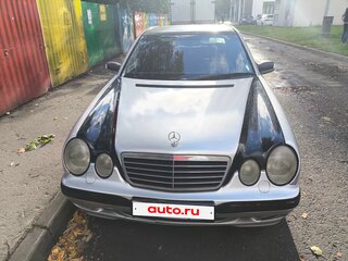2000 Mercedes-Benz E-Класс 240 II (W210, S210) Рестайлинг, серебристый, 550000 рублей, вид 1