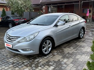 2011 Hyundai Sonata VI (YF), серебристый, 900000 рублей, вид 1