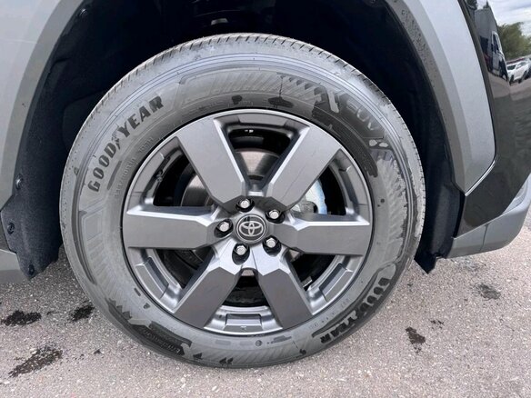 2025 Toyota RAV4 VI (XA60), чёрный - вид 13