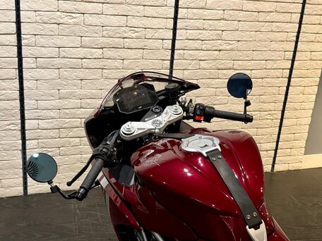 2026 MV Agusta Superveloce 800, пурпурный, 3580000 рублей, вид 4