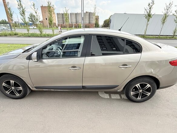 2012 Renault Fluence I, бежевый, 300000 рублей - вид 4