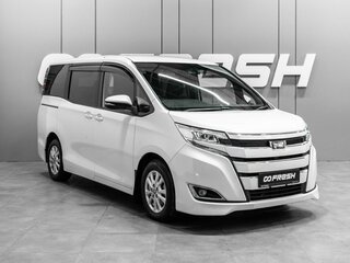 2018 Toyota Noah III (R80) Рестайлинг, белый, 2550000 рублей, вид 1