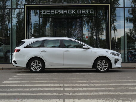 2019 Kia Ceed III, белый, 1460000 рублей, вид 4