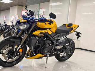 2025 Triumph Street Triple, жёлтый, 1550000 рублей, вид 2