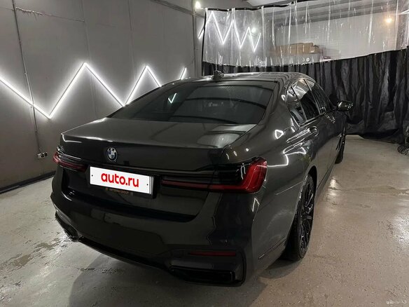 2021 BMW 7 серии 730d xDrive VI (G11/G12) Рестайлинг, серый - вид 3