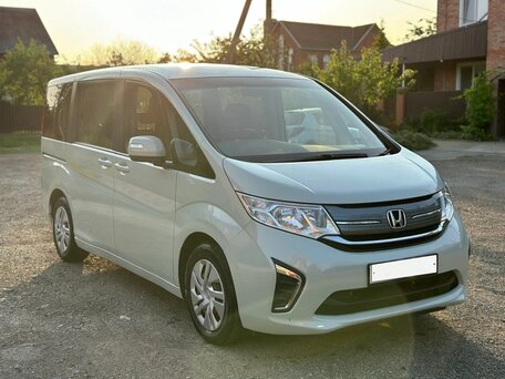 2016 Honda Stepwgn V, белый, 1355000 рублей, вид 2